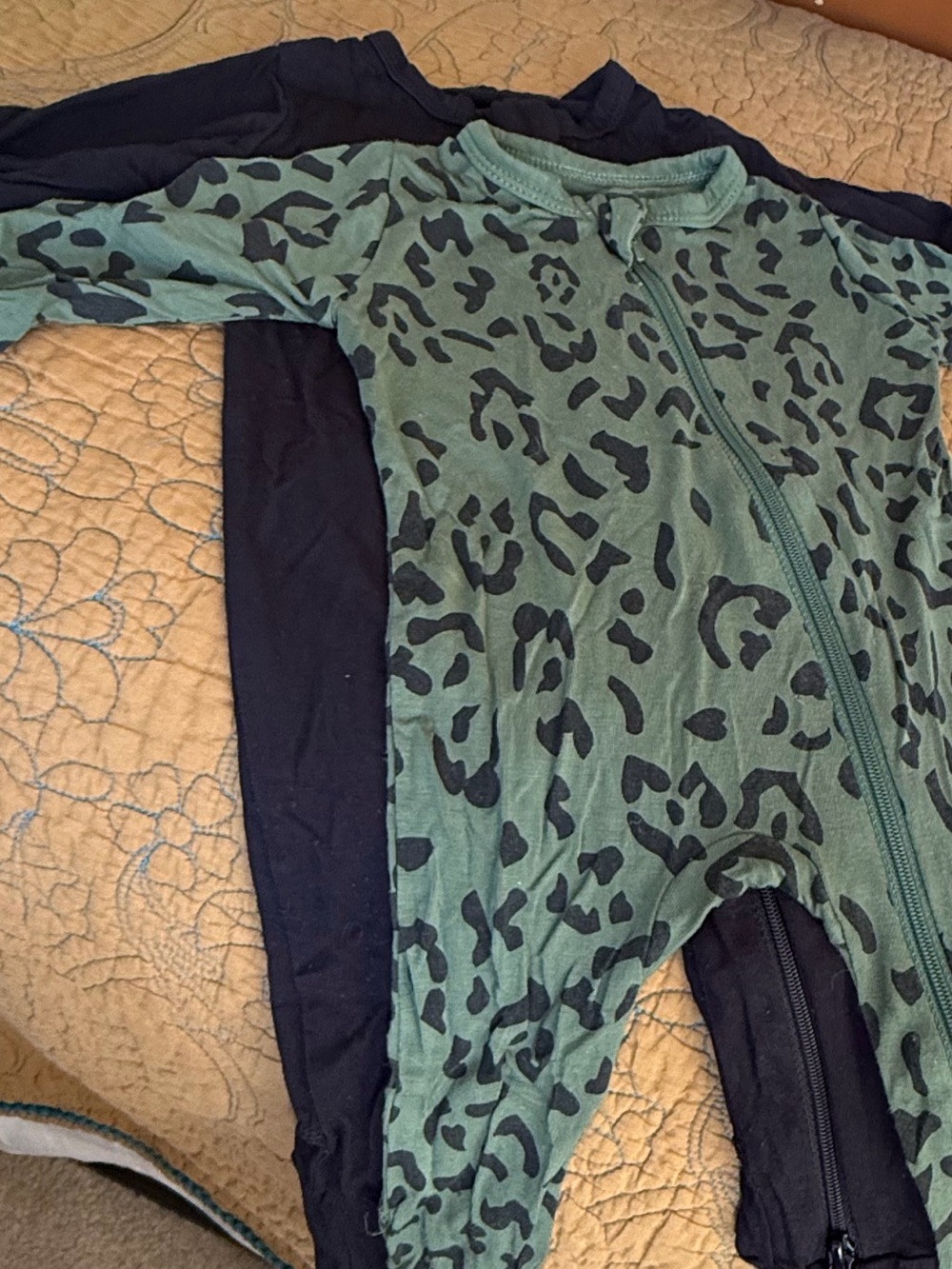 SET OF TWO | KYTE Zippered footies in BLACK & GREEN LEOPARD